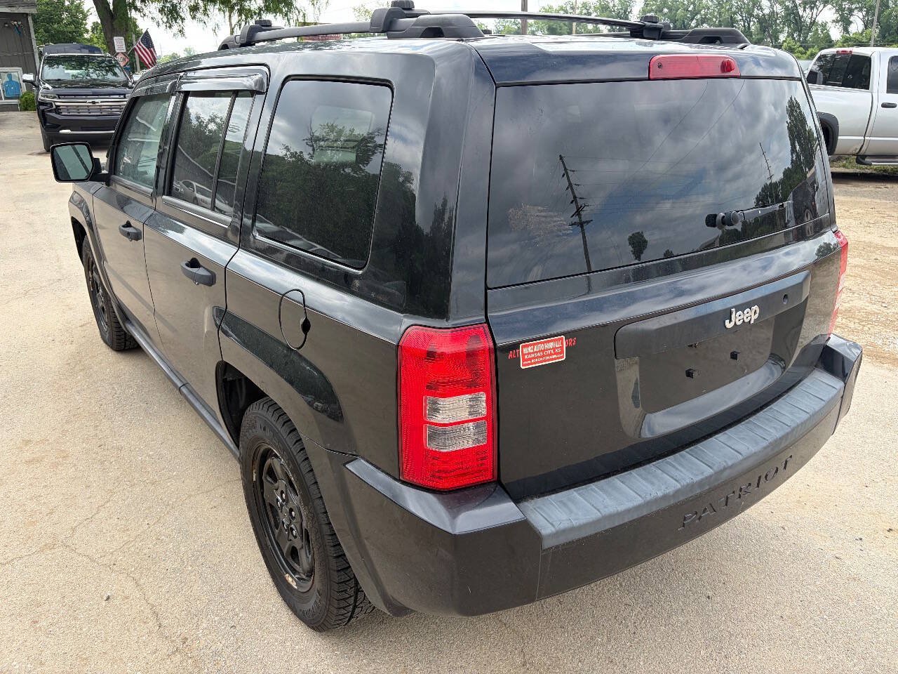 Used 2010 Jeep Patriot Sport FWD image 3