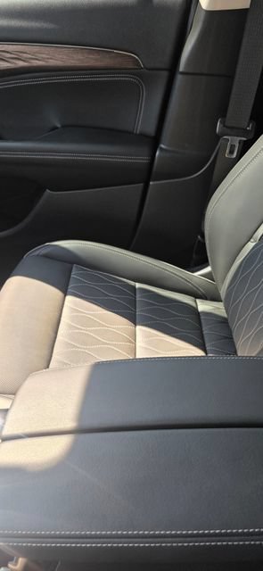 Used 2023 Buick Envision Avenir AWD/4WD image 26