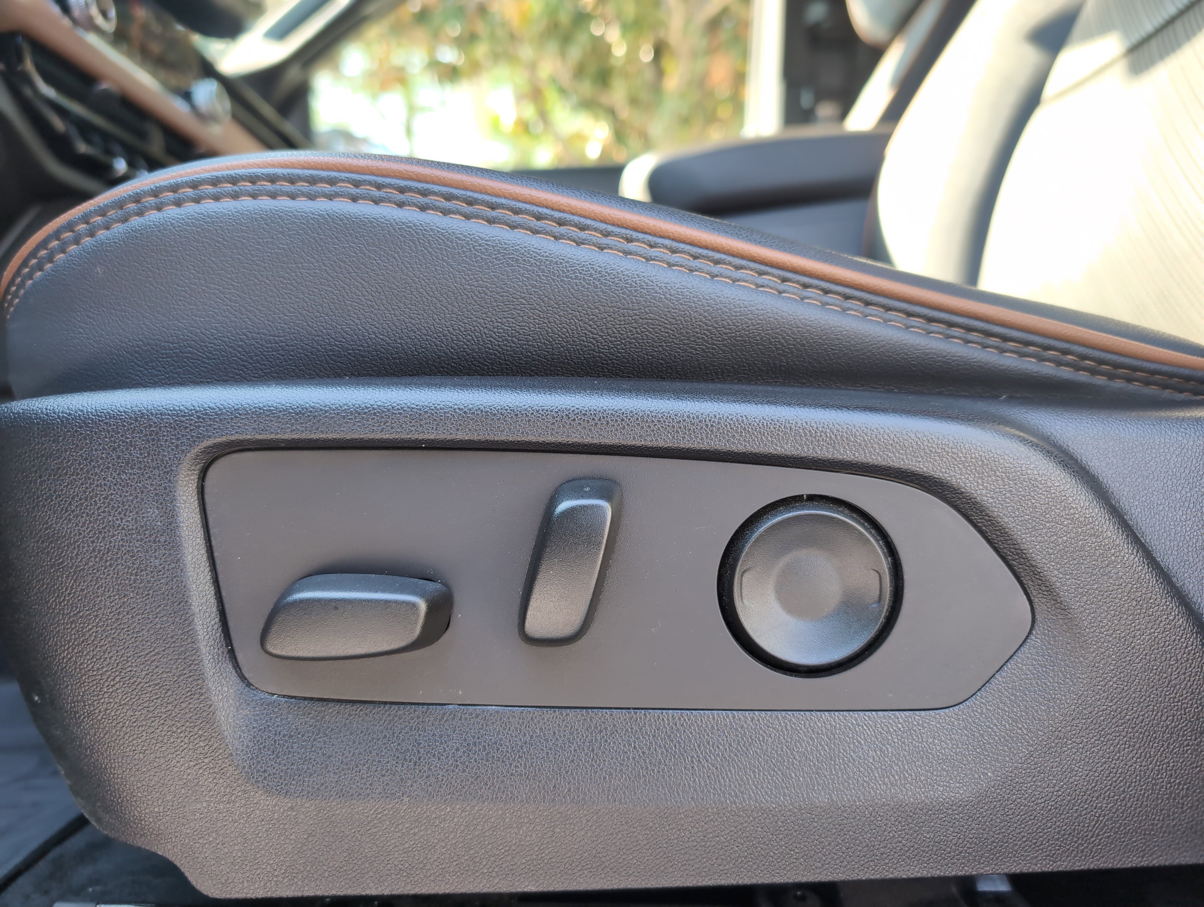 Used 2024 GMC Canyon AT4 w/ AT4 Premium Package AWD/4WD image 16