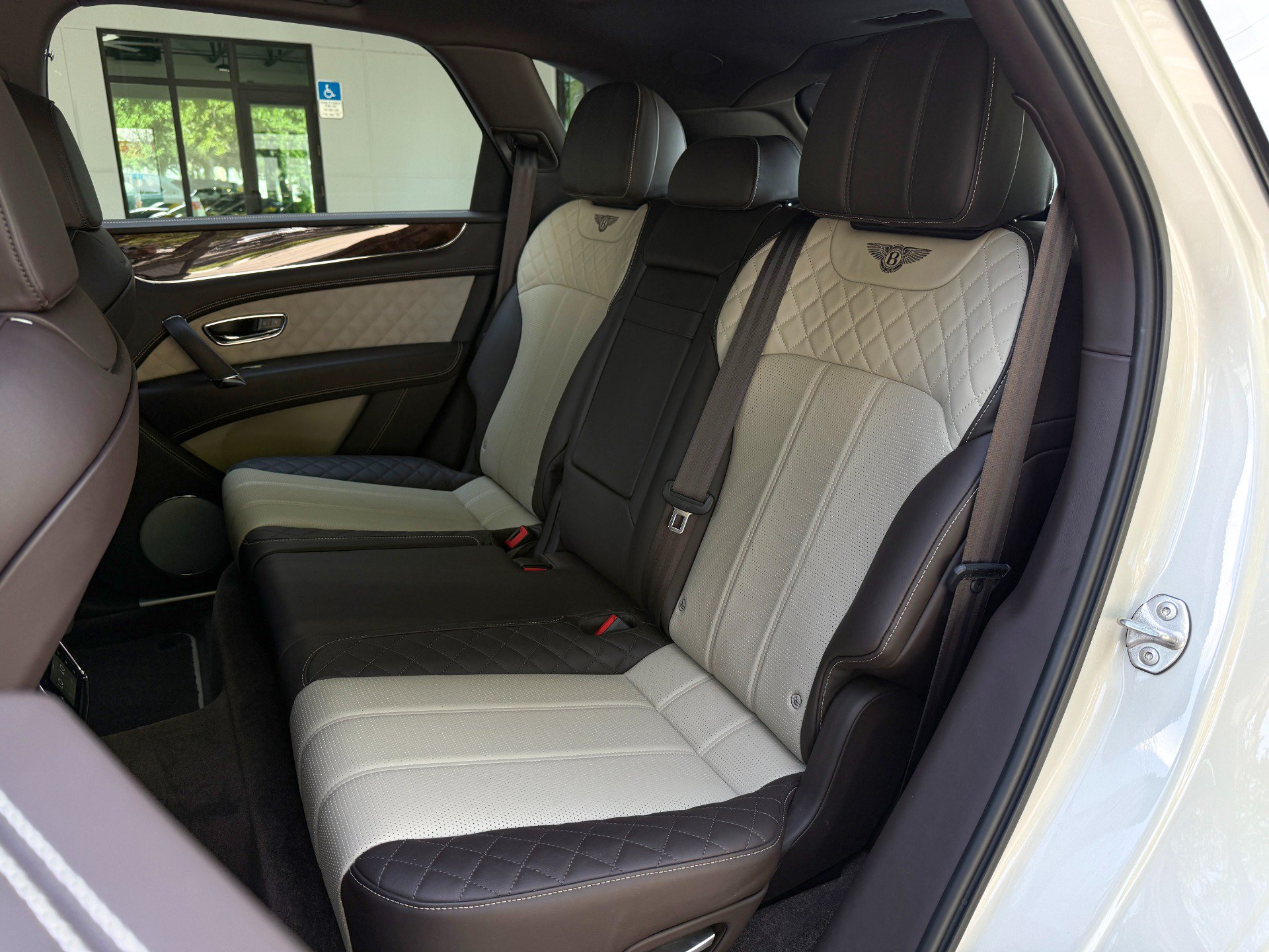 Used 2019 Bentley Bentayga AWD/4WD image 27