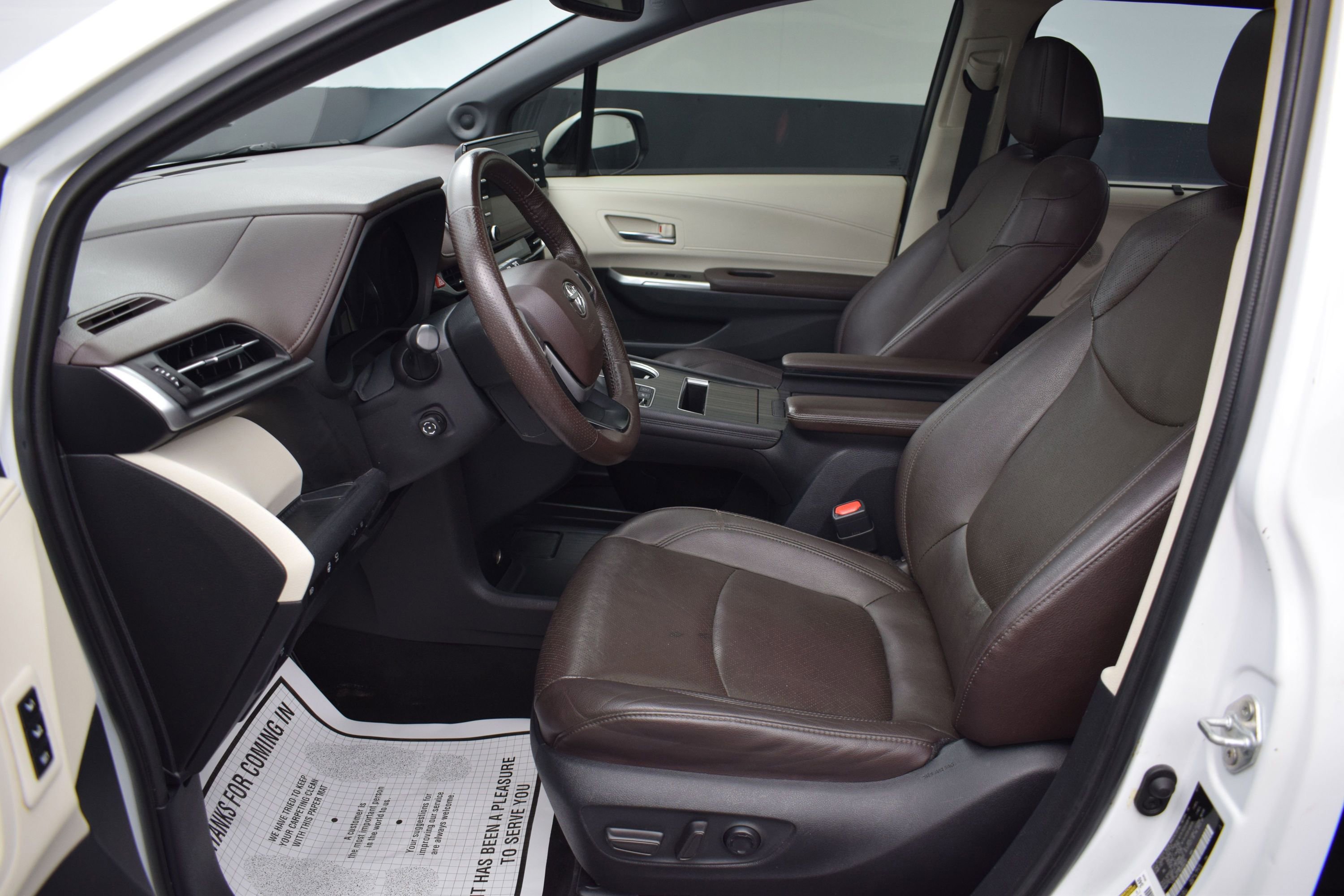 Used 2022 Toyota Sienna Platinum AWD/4WD image 17
