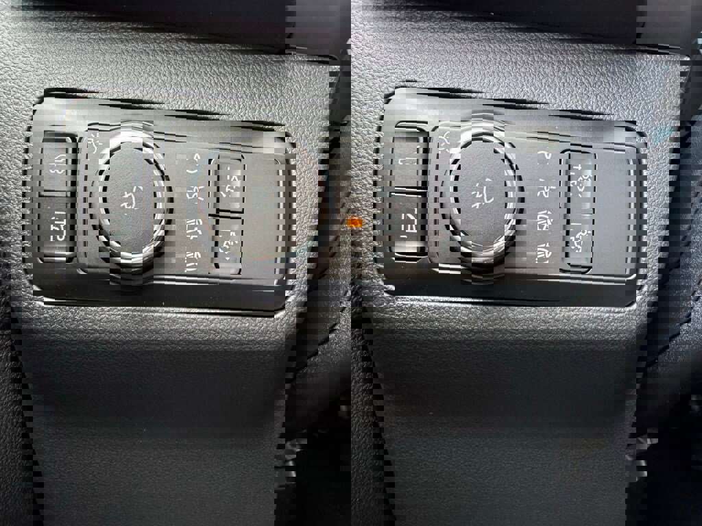 New 2025 Ford Escape SE w/ PHEV Premium Package image 35