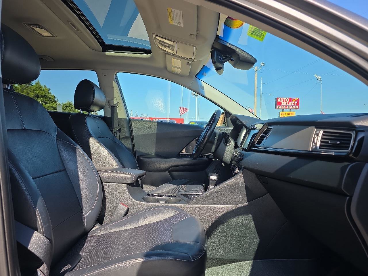 Used 2018 Kia Niro EX w/ EX Premium Package FWD image 20
