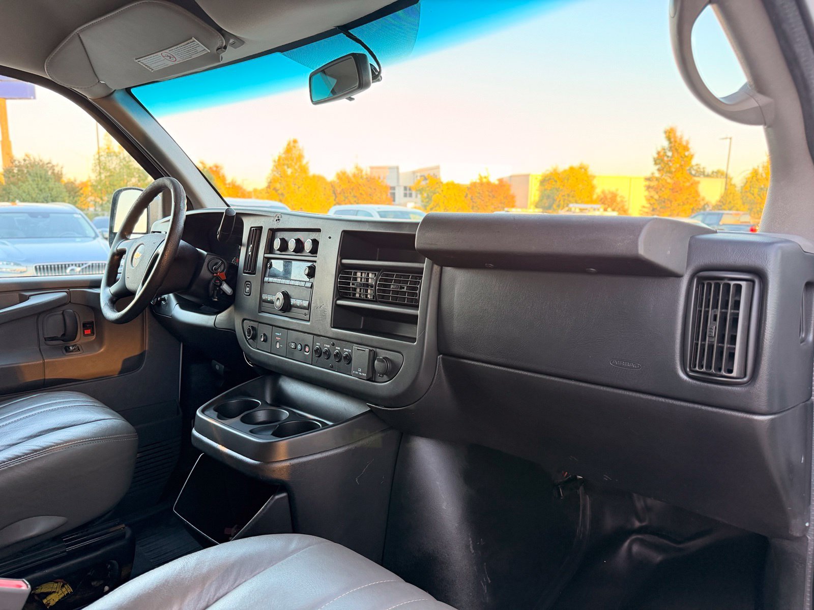 Used 2015 Chevrolet Express 2500 RWD image 23