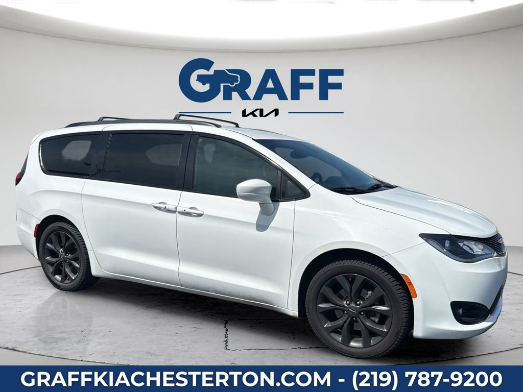 Used 2020 Chrysler Pacifica Touring-L w/ Premium Audio Group FWD image 10