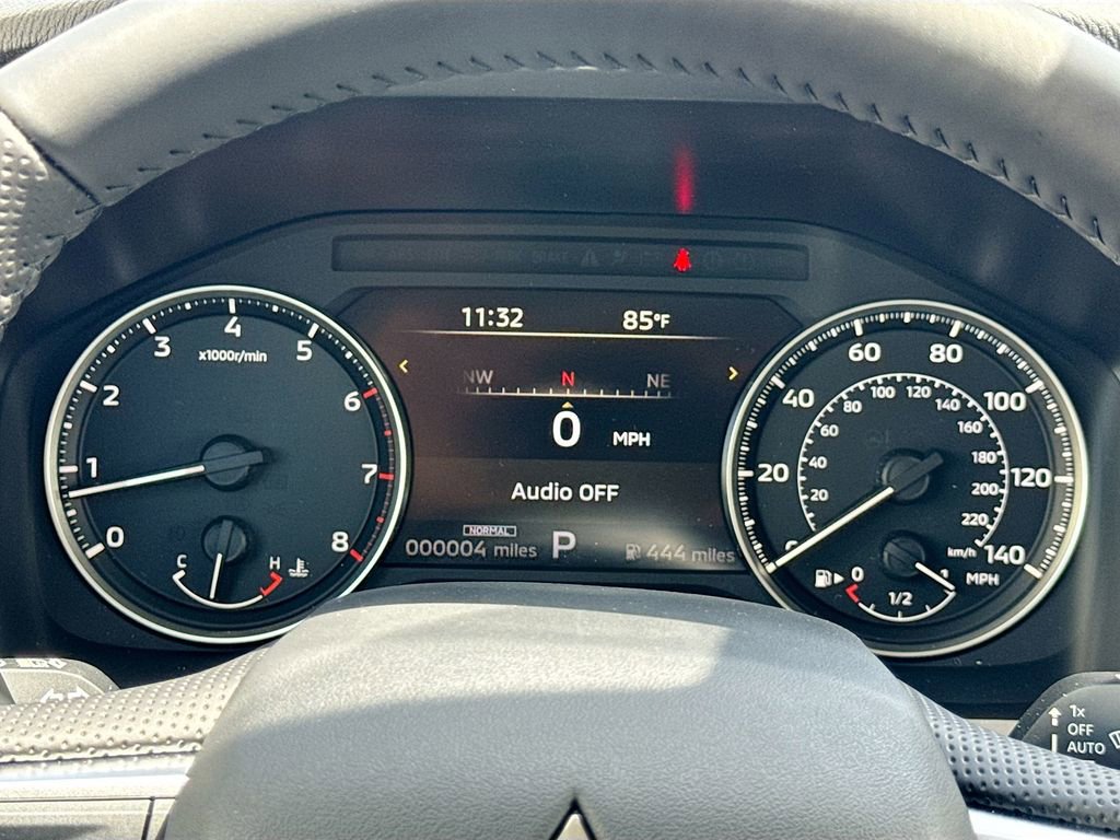 Used 2025 Mitsubishi Outlander SE image 13
