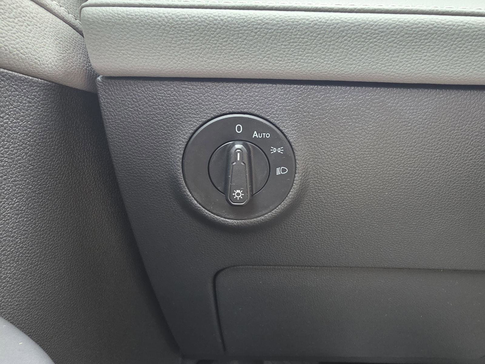 Used 2022 Volkswagen Taos SEL image 20