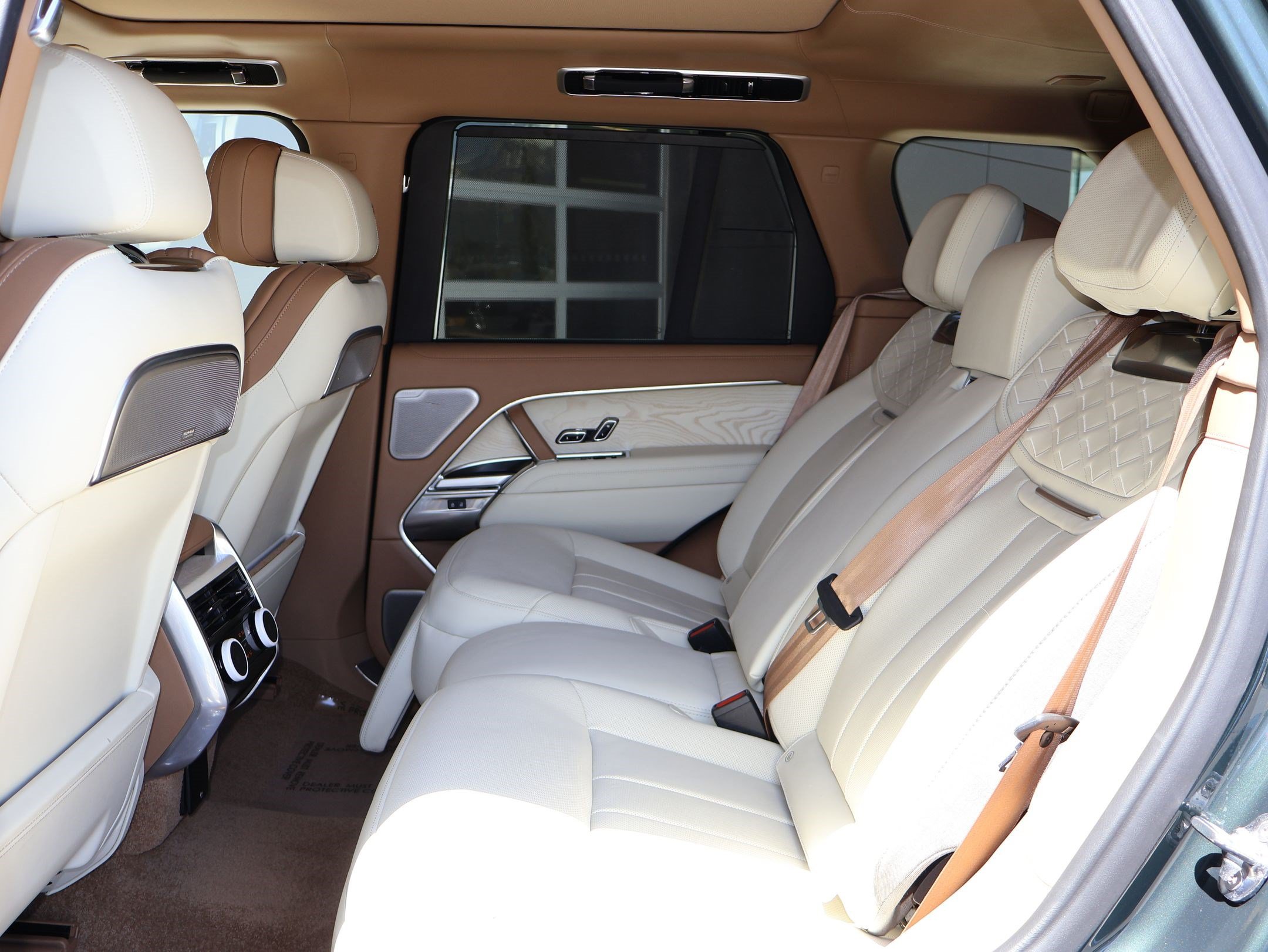 Certified 2025 Land Rover Range Rover SV AWD/4WD image 26