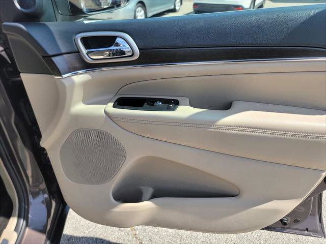 Certified 2017 Jeep Grand Cherokee Limited image 25