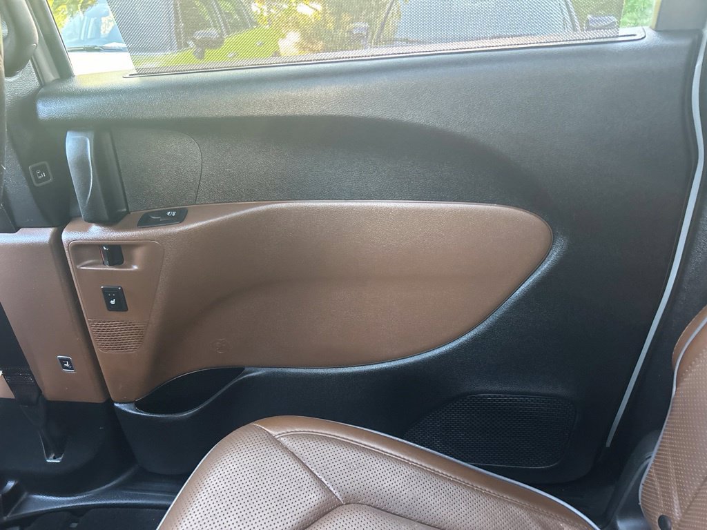 Used 2019 Chrysler Pacifica Limited w/ Advanced Safetytec Group FWD image 45