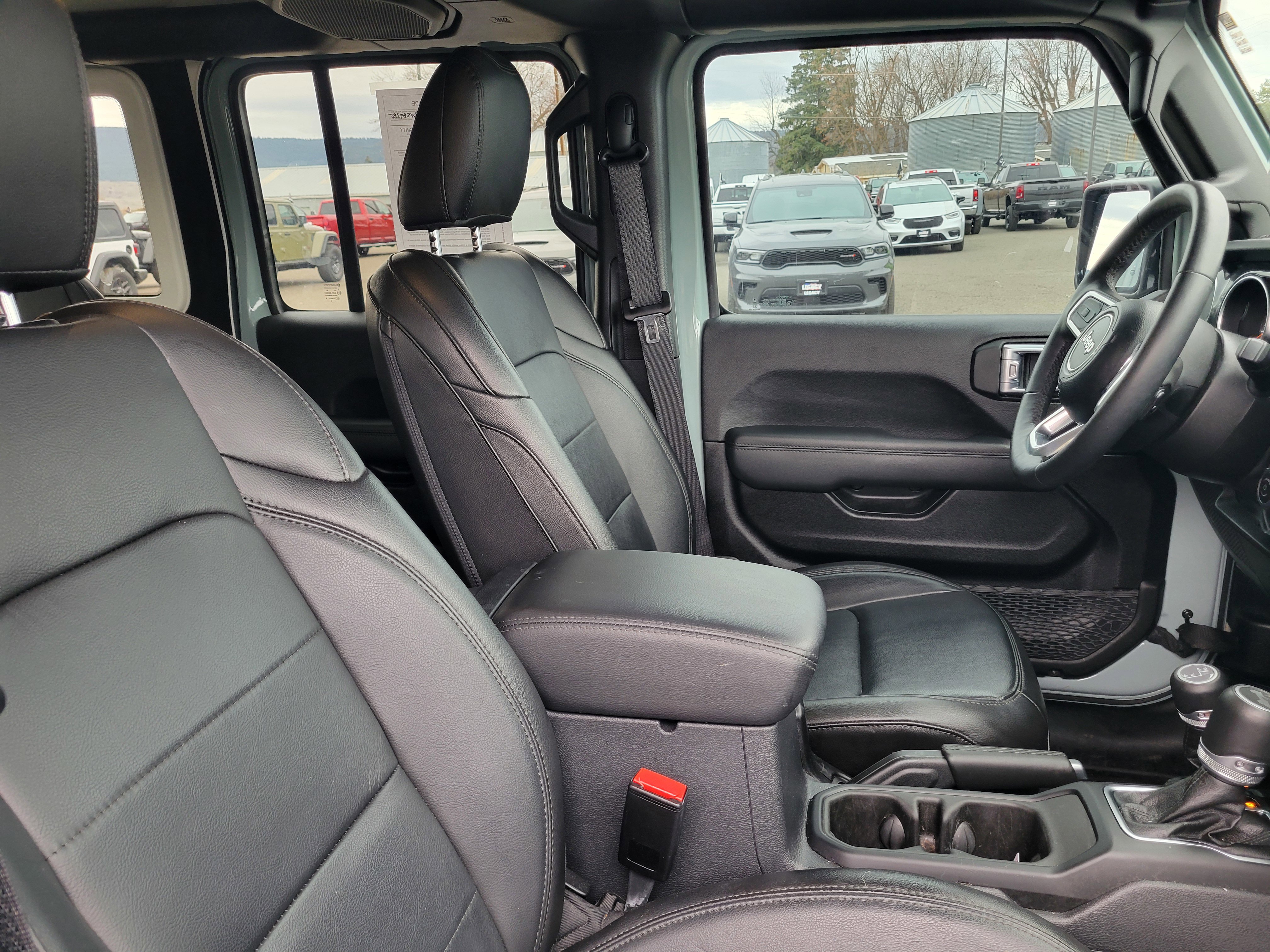 Used 2023 Jeep Wrangler Unlimited Sahara image 17