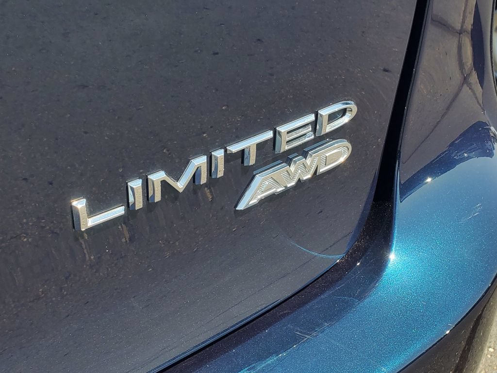 Used 2024 Chrysler Pacifica Limited w/ Uconnect Theater Family Group AWD/4WD image 35