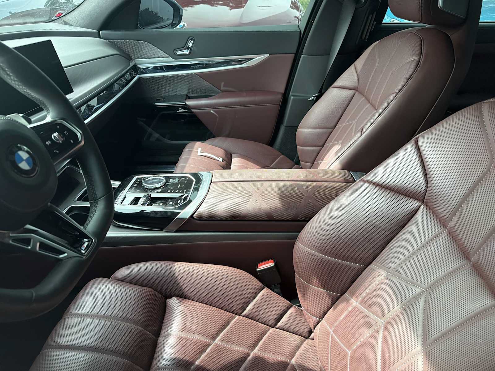 Used 2023 BMW 760i xDrive AWD/4WD image 6