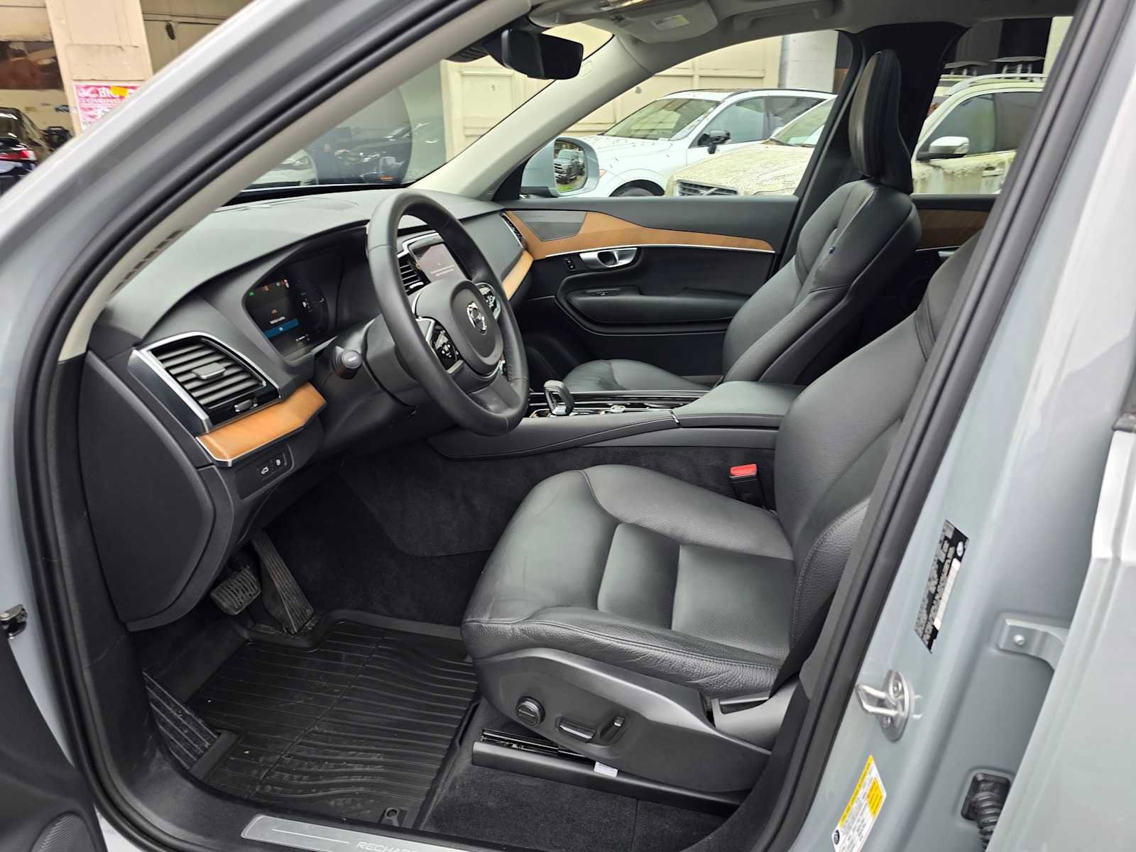 Certified 2024 Volvo XC90 T8 Plus w/ Protection Package Premier image 21