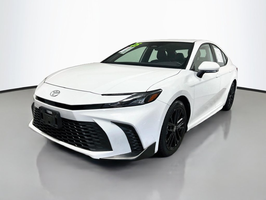 Used 2025 Toyota Camry SE FWD image 7