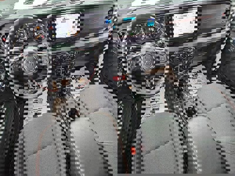 Used 2024 Jeep Wrangler Unlimited Rubicon w/ Technology Group image 9