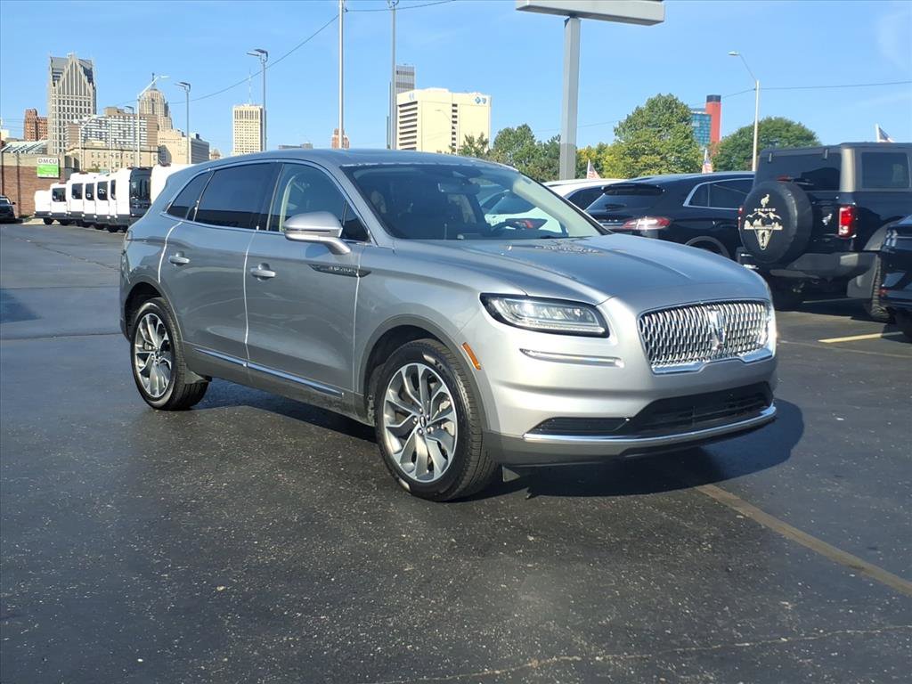 Used 2023 Lincoln Nautilus Reserve image 3