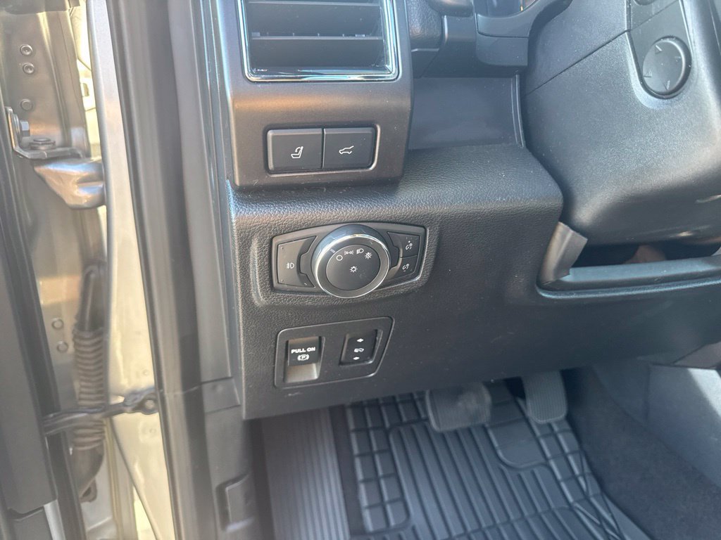 Used 2021 Ford Expedition Limited AWD/4WD image 16