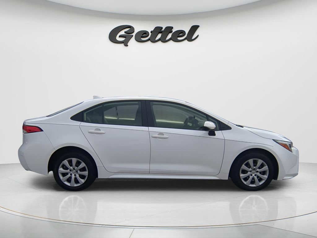 Used 2024 Toyota Corolla LE FWD image 4