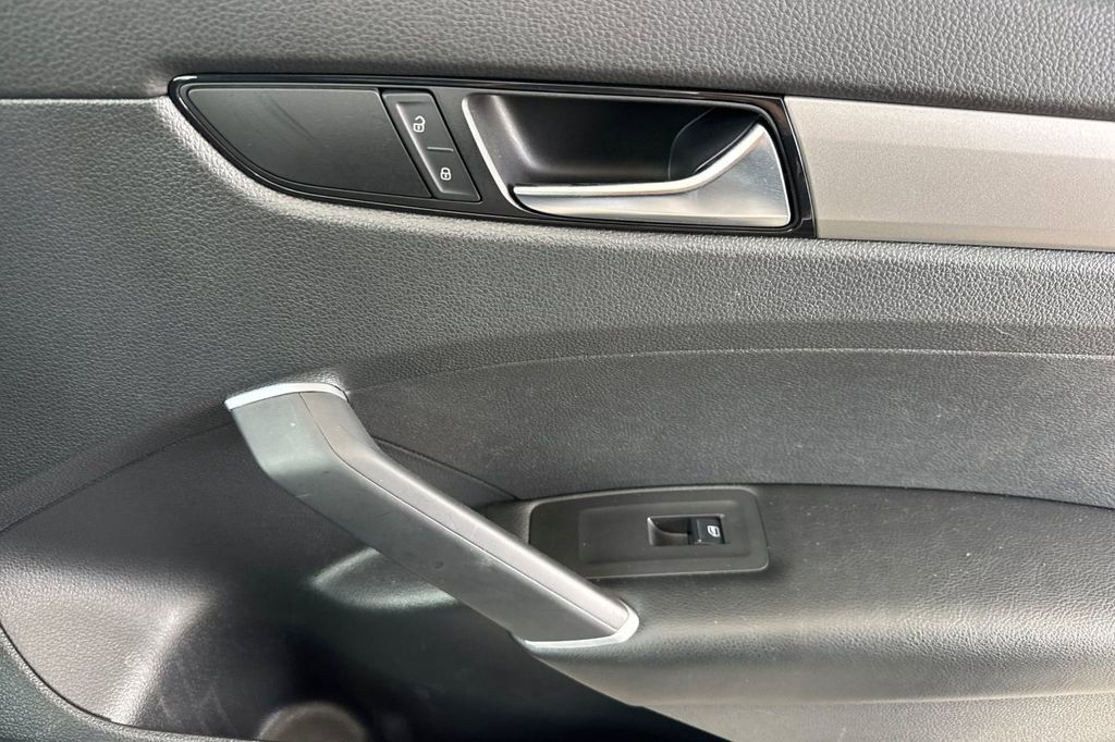 Used 2021 Volkswagen Passat 2.0T S FWD image 19