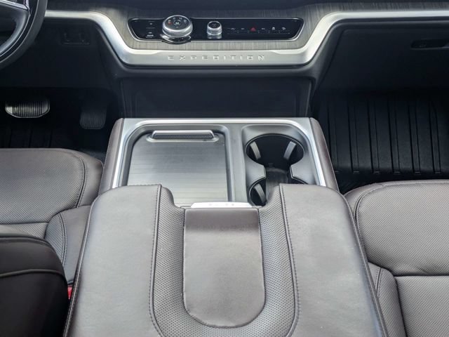 Used 2025 Ford Expedition Max Platinum w/ Platinum Ultimate Package AWD/4WD image 20
