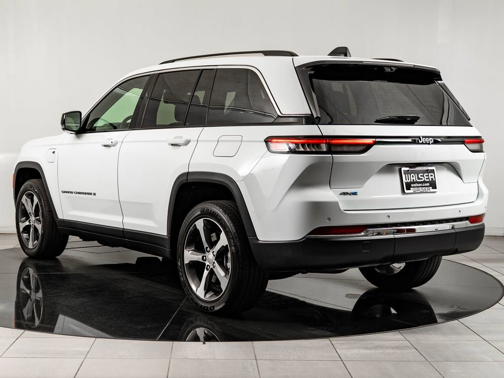 Used 2022 Jeep Grand Cherokee Limited 4xe w/ Luxury Tech Group II AWD/4WD image 6