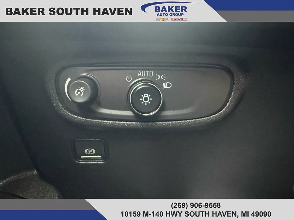 Used 2022 GMC Terrain SLE w/ Driver Convenience Package image 17