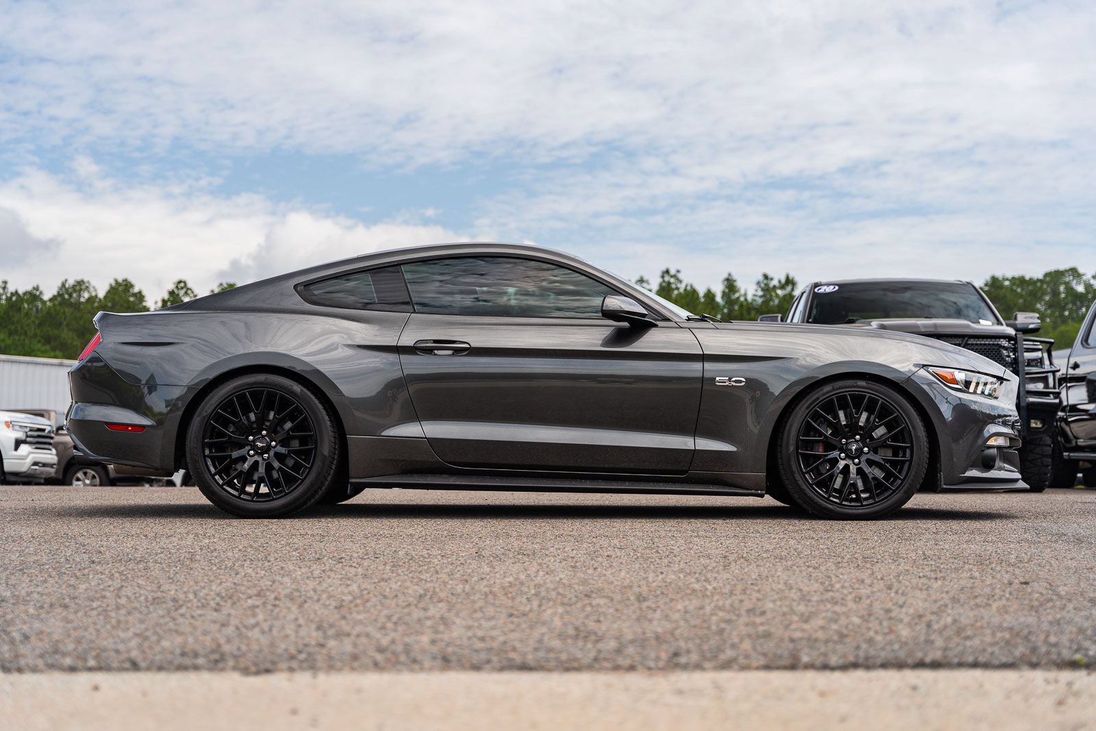 Used 2017 Ford Mustang GT w/ GT Performance Package RWD image 9