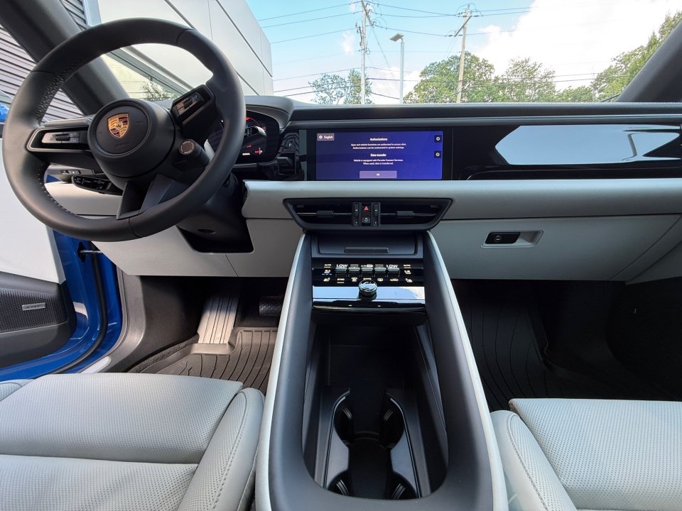 New 2026 Porsche Macan 4 Electric AWD/4WD image 16