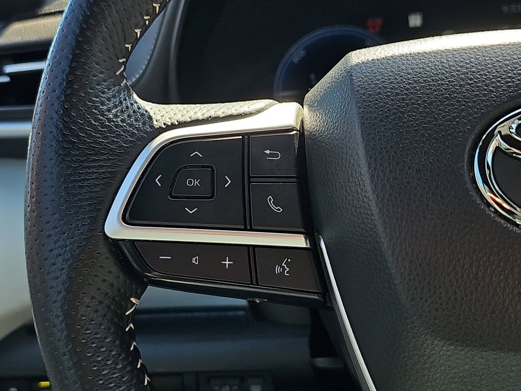 Used 2025 Toyota Sienna XSE AWD/4WD image 21