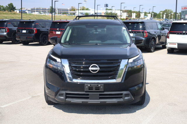 Used 2024 Nissan Pathfinder SV AWD/4WD image 3