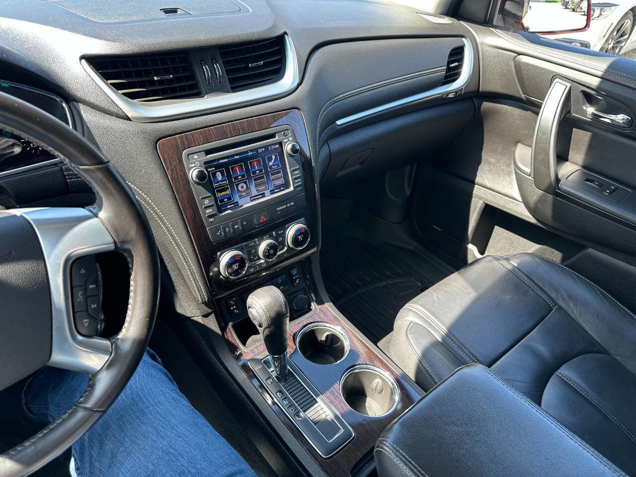 Used 2017 Chevrolet Traverse LT image 24