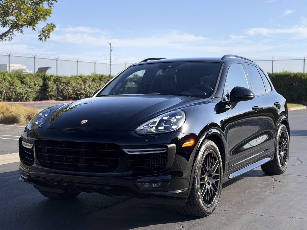 Used 2017 Porsche Cayenne GTS AWD/4WD image 2