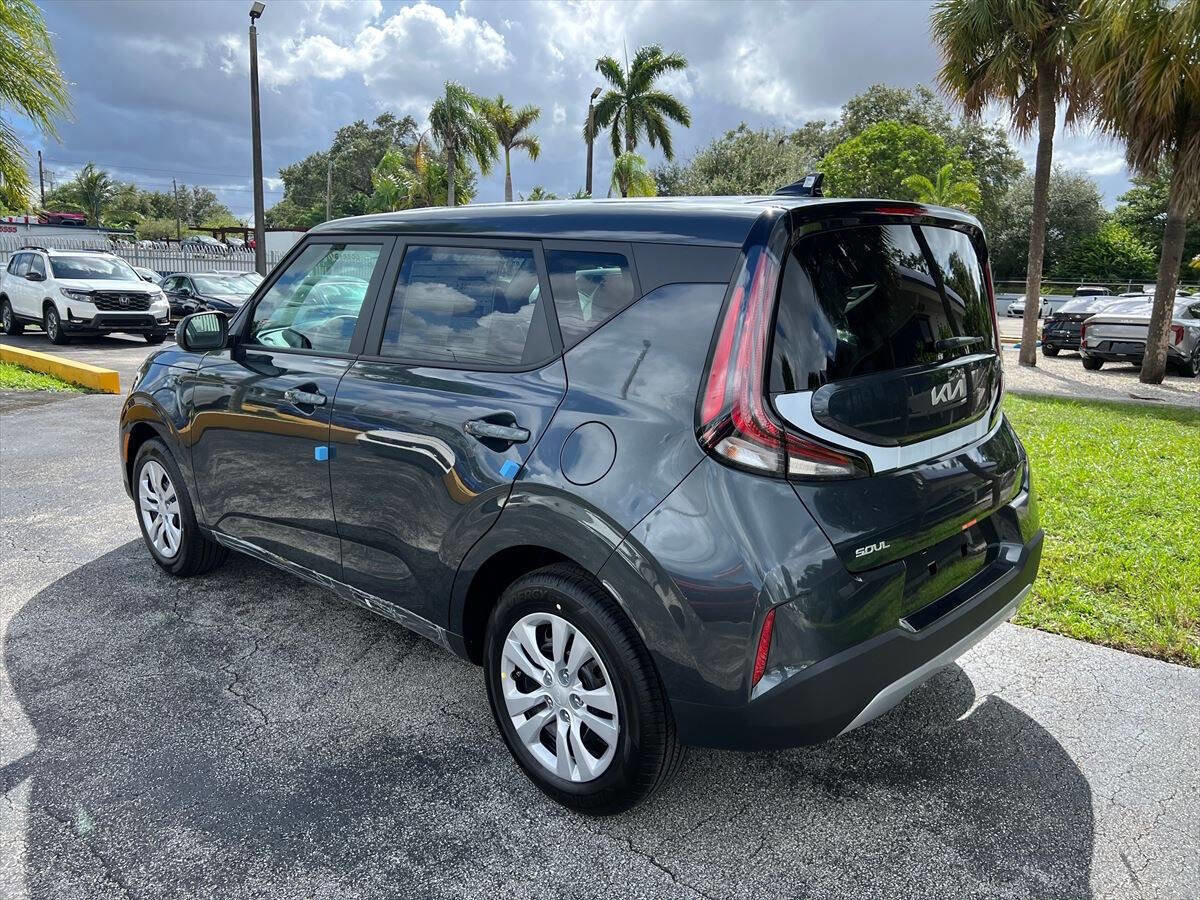 Used 2025 Kia Soul LX image 7