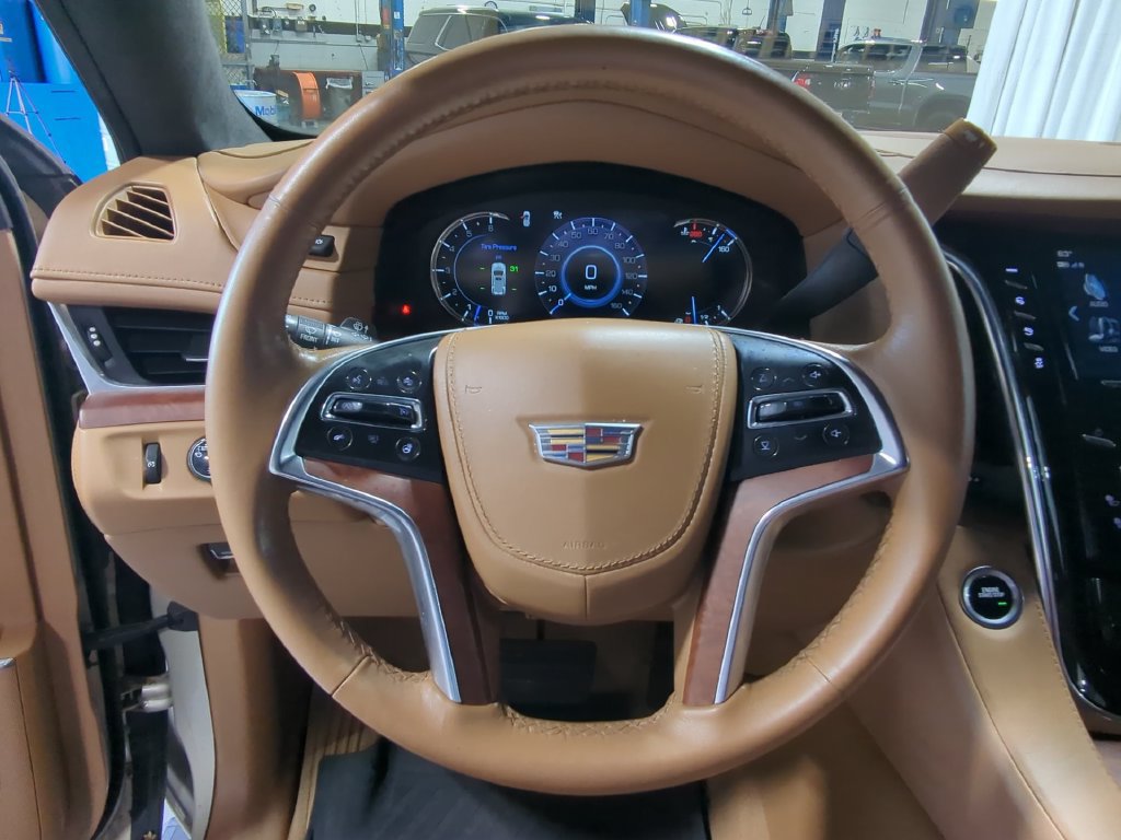 Used 2017 Cadillac Escalade Platinum AWD/4WD image 28