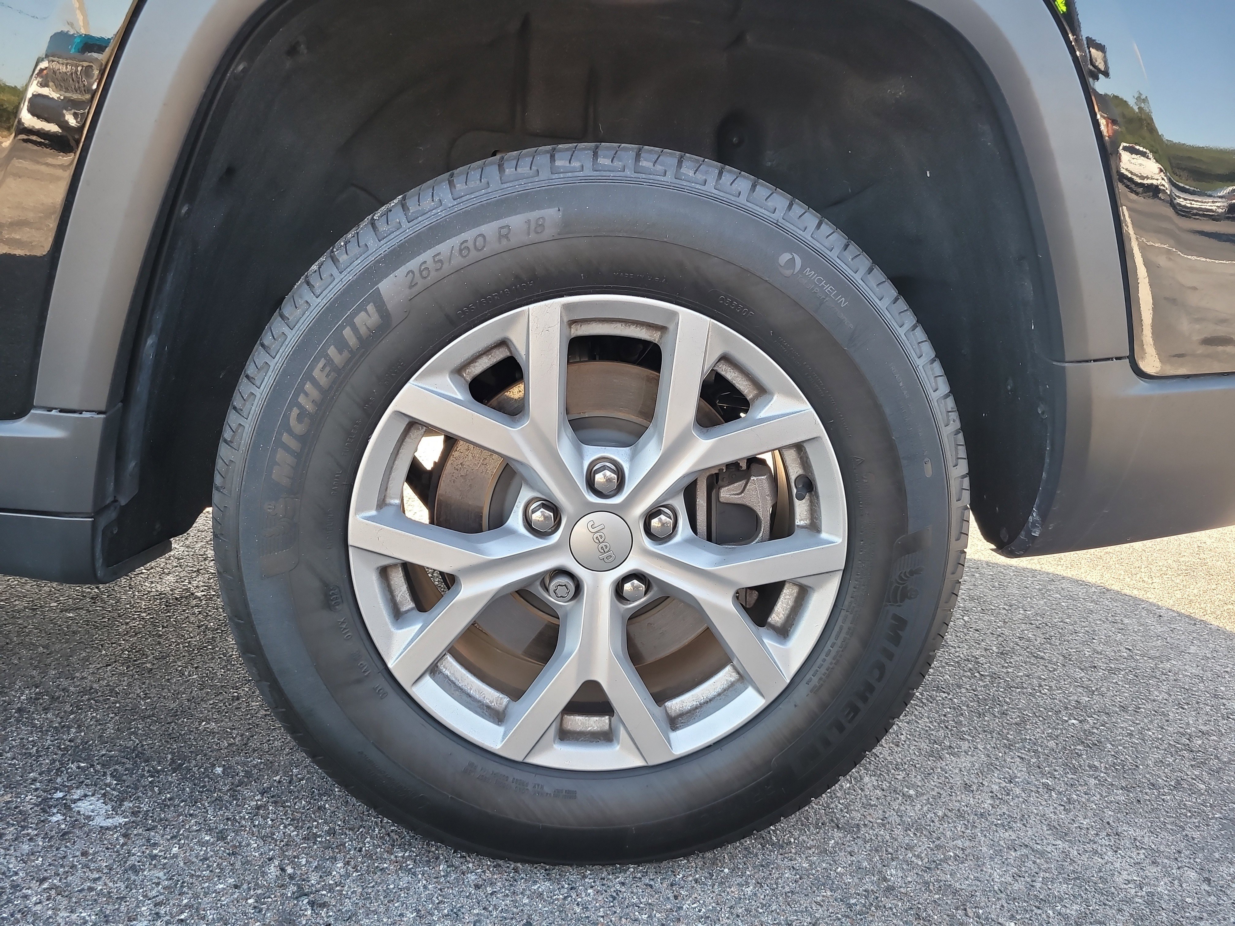 Used 2023 Jeep Grand Cherokee L Limited w/ Luxury Tech Group II RWD image 8