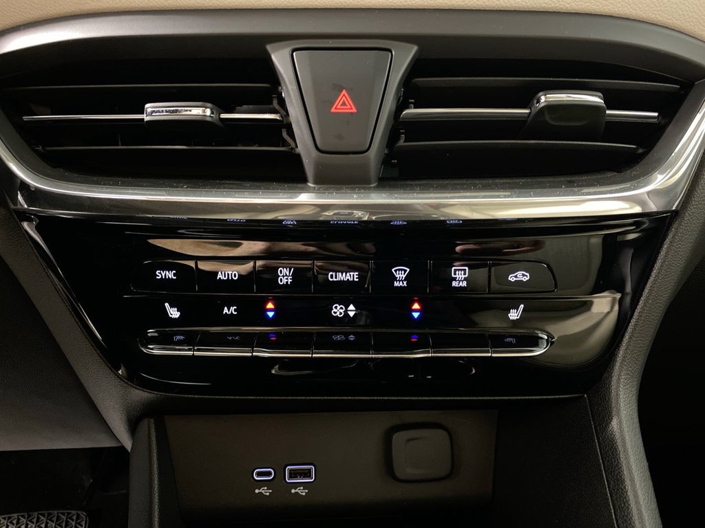 Used 2024 Buick Encore GX Avenir w/ Avenir Convenience Package AWD/4WD image 18