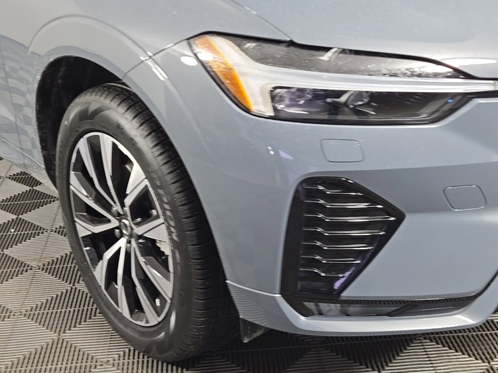 Used 2024 Volvo XC60 B5 Core w/ Protection Package Premier image 5