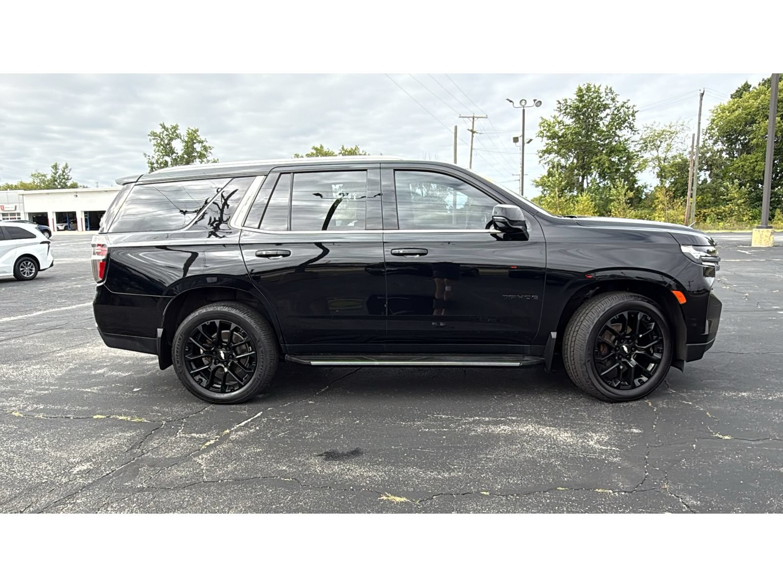 Used 2023 Chevrolet Tahoe LT w/ Luxury Package AWD/4WD image 9