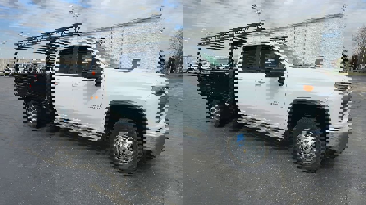 Used 2022 Chevrolet Silverado 3500 LT w/ Remote Start Package image 2