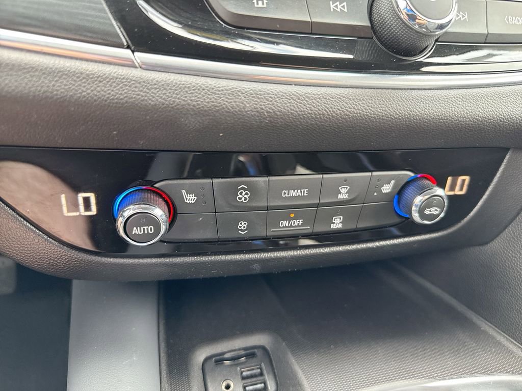 Used 2021 Buick Enclave Essence FWD image 16