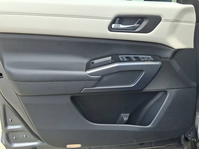 Used 2022 Nissan Pathfinder SL AWD/4WD image 15