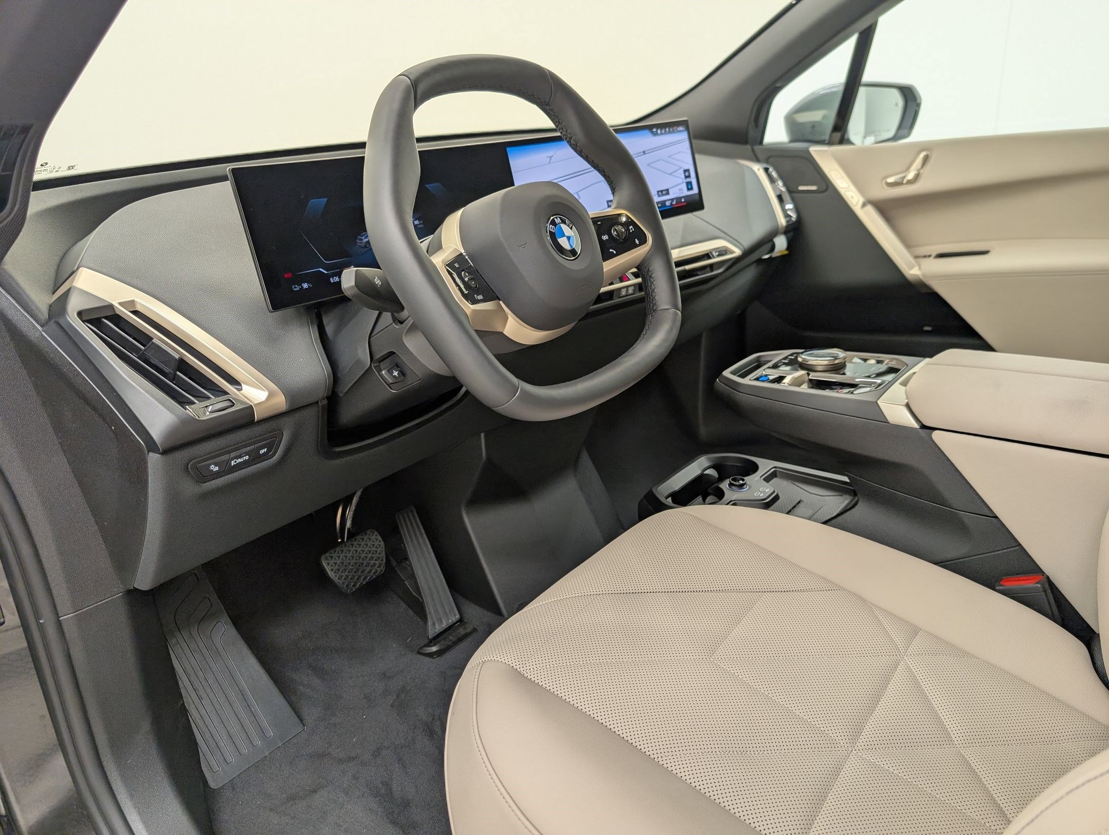 New 2026 BMW iX xDrive60 image 4