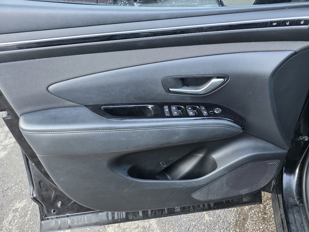 Used 2023 Hyundai Tucson Limited w/ Winter Package image 18