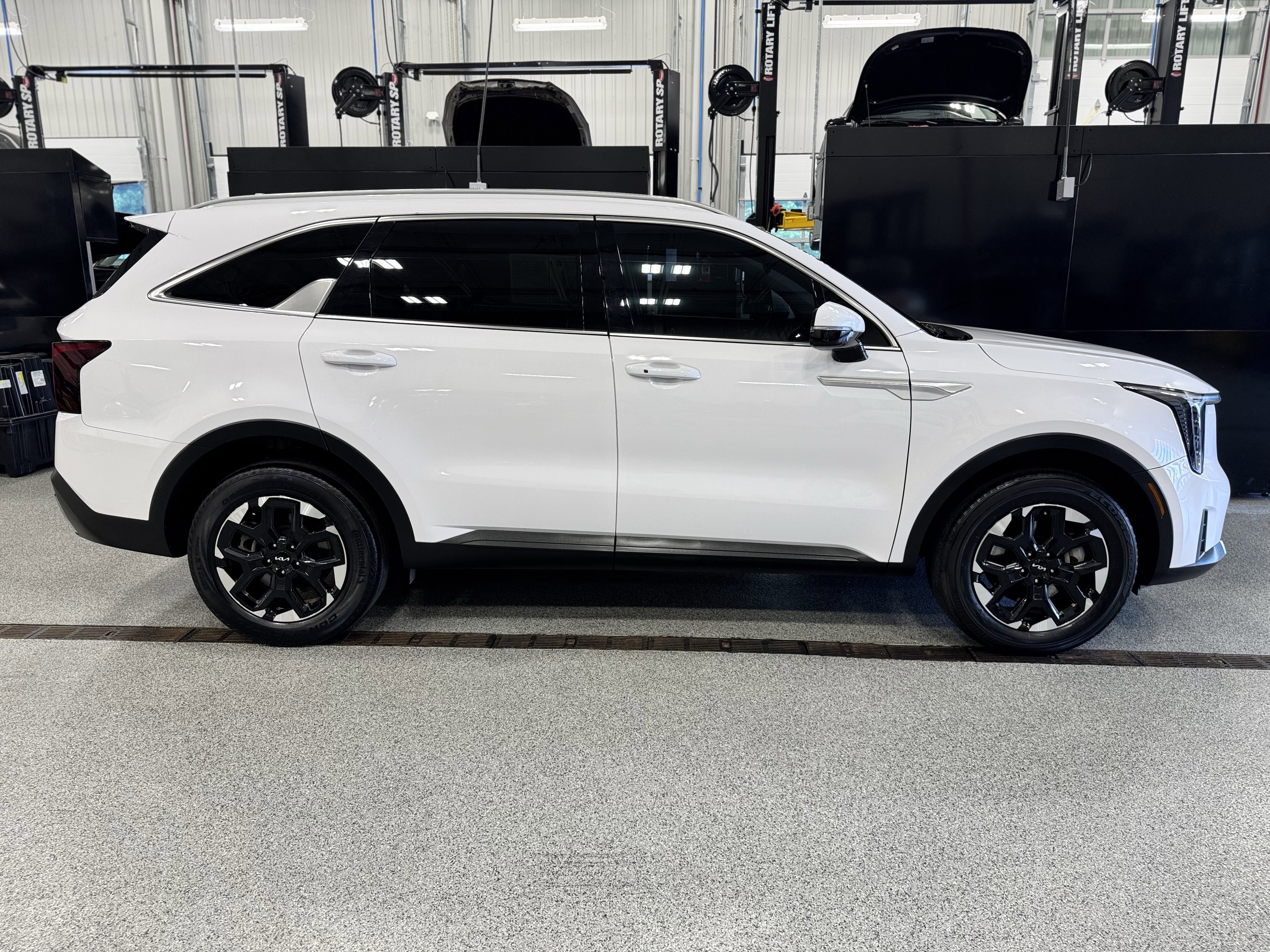 Used 2024 Kia Sorento S image 2