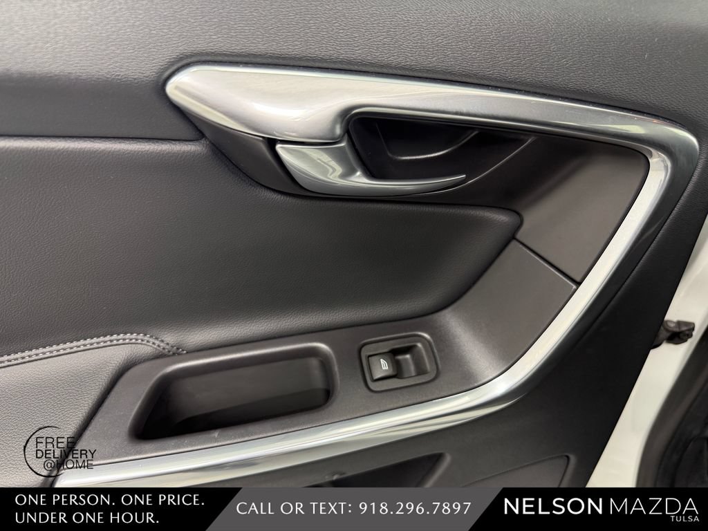 Used 2016 Volvo XC60 T5 w/ Proximity Package FWD image 37