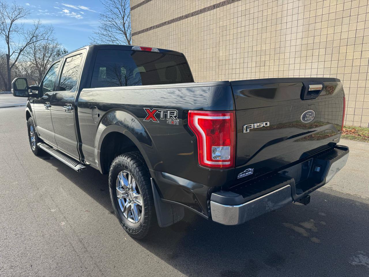Used 2015 Ford F150 XLT w/ Equipment Group 301A Mid AWD/4WD image 7