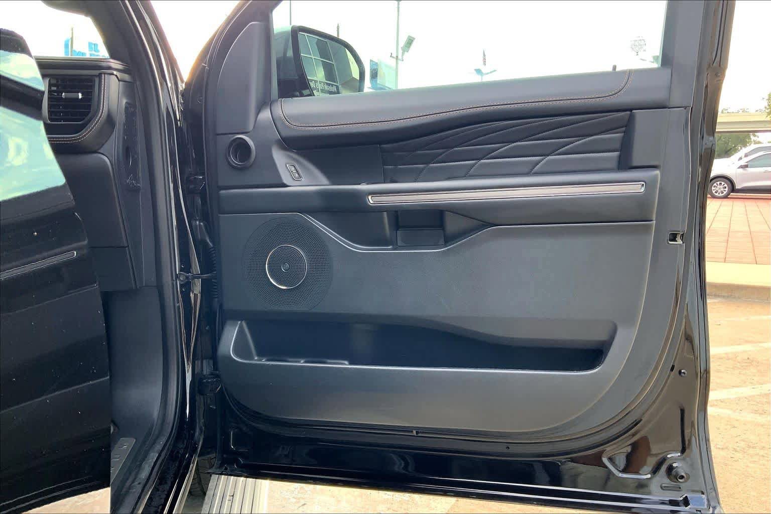 Used 2023 Ford Expedition Platinum AWD/4WD image 23