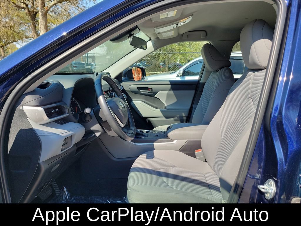 Used 2022 Toyota Highlander LE image 2