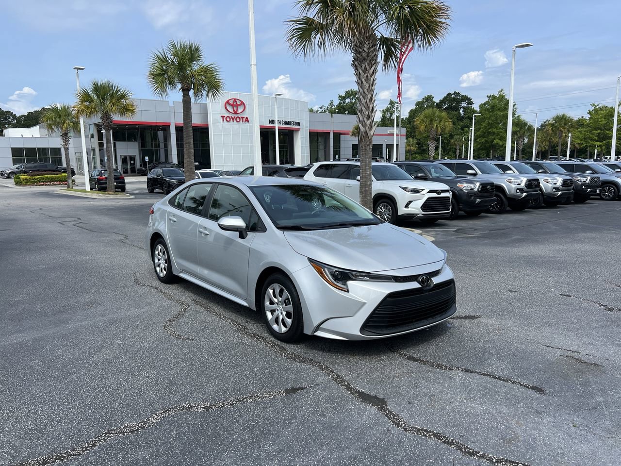 Used 2024 Toyota Corolla LE FWD image 2
